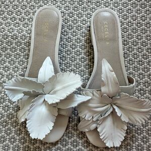 CECELIA NEW YORK White Floral Sandals